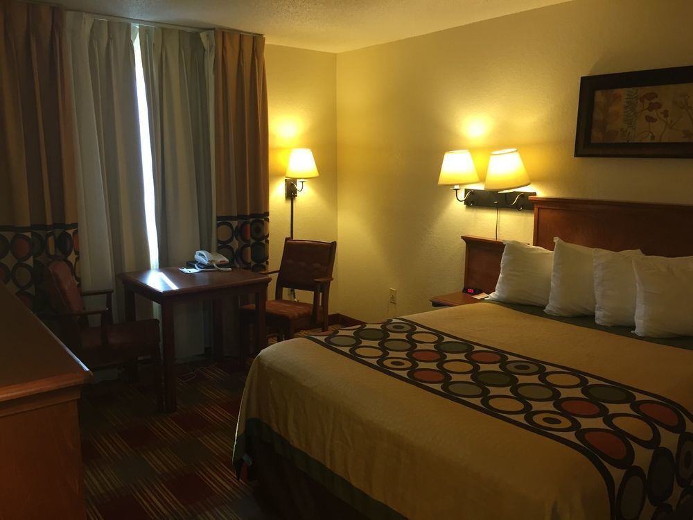 Super 8 By Wyndham Grand Forks Hotel Eksteriør billede