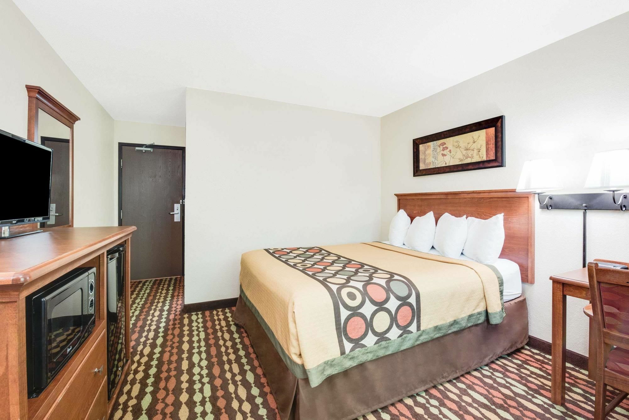 Super 8 By Wyndham Grand Forks Hotel Eksteriør billede